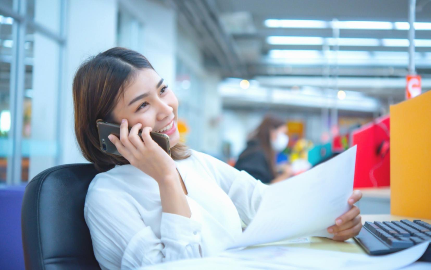 Sesión de trabajo colaborativo en creación de contenido SEO